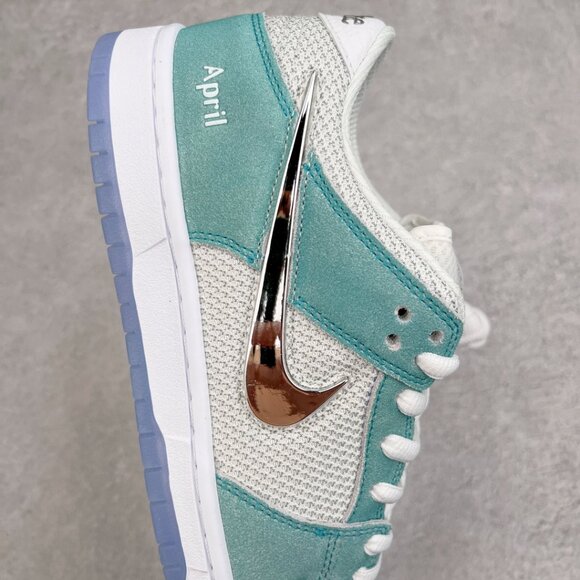 Nike SB Dunk Low x April Skateboards Turbo Green🐗 - Picture 6 of 9